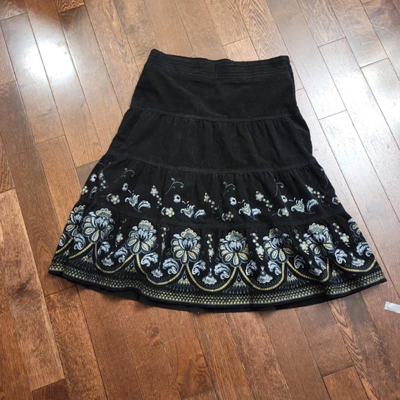 Le Chateau Floral Skirt - Picture 1 of 3